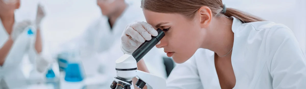 Absuelta una técnico de laboratorio acusada de acceder sin permiso al historial médico de una compañera